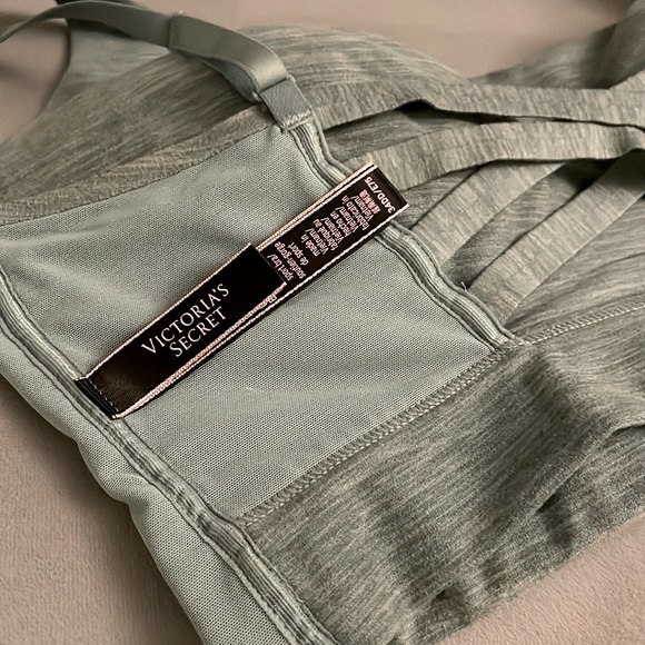 VICTORIA'S SECRET
Allegro Medium Impact Sports Bra in Heather Green - Picture 4 of 8